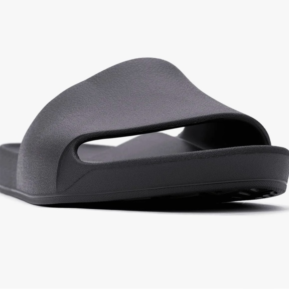 Archie’s Black Slides - Picture 3 of 7